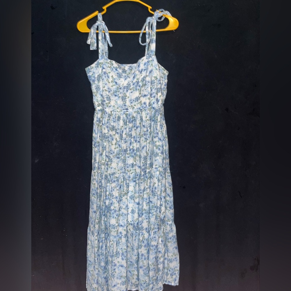 Chic Floral Maxi Dress in Light Blue